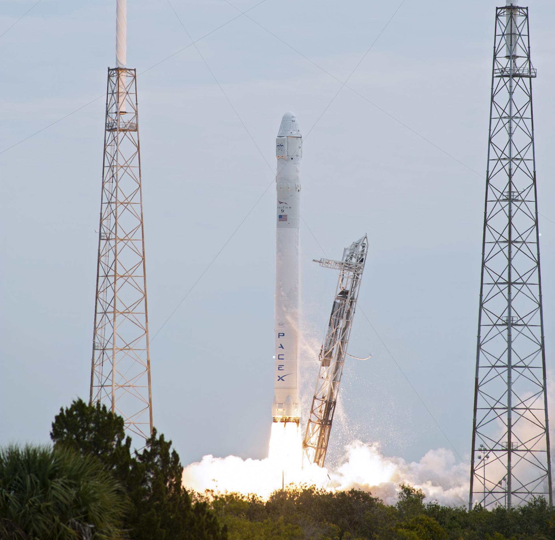 Launch to space Falcon 9 v1.0 | Dragon Spacecraft Qualification Unit (DSQU)